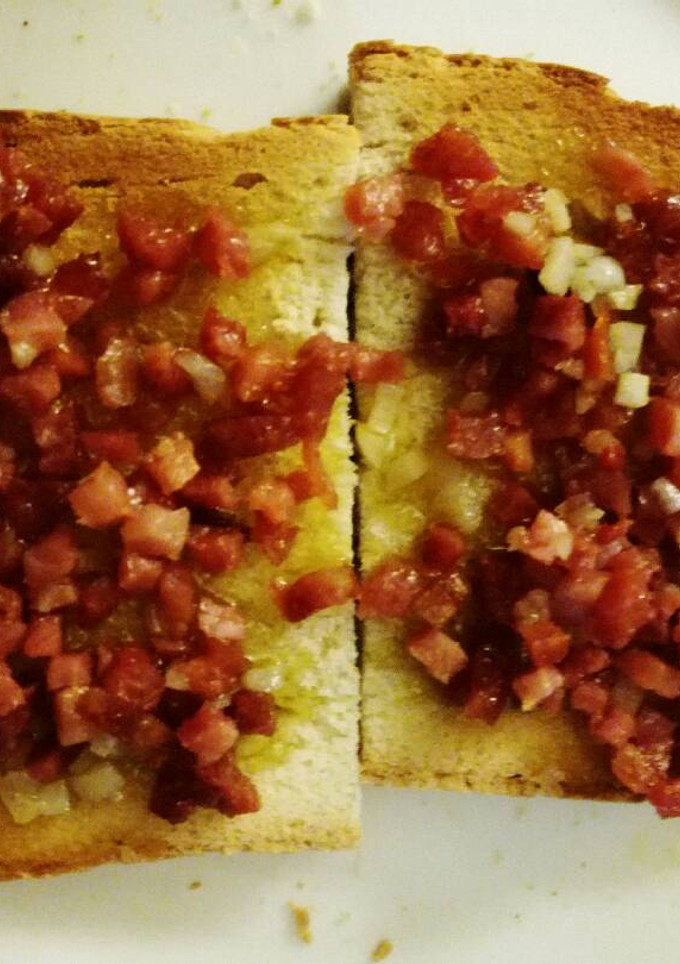 Una foto de Tostadas con Taquitos de Jamón Jamón
