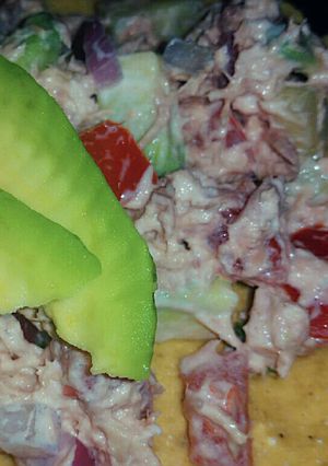 Una foto de HU3RAz♡ Atún con Pico de Gallo ;)