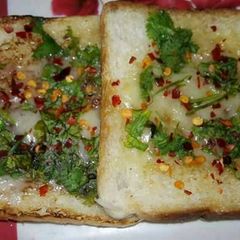 A picture of Chezy garlic bread.