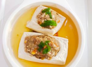 Foto resep Mpasi 1y+ (Steamed tofu ayam cincang & udang) dengan kuah dashi