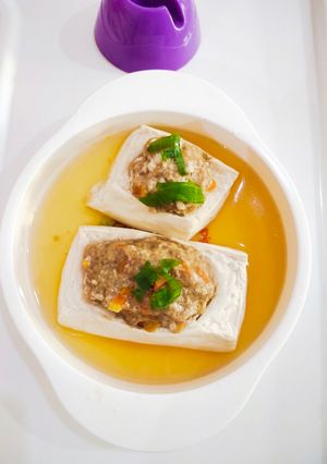 Foto resep Mpasi 1y+ (Steamed tofu ayam cincang & udang) dengan kuah dashi