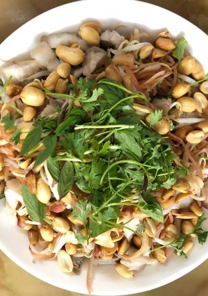 Hình của món Nộm hoa chuối má lợn.