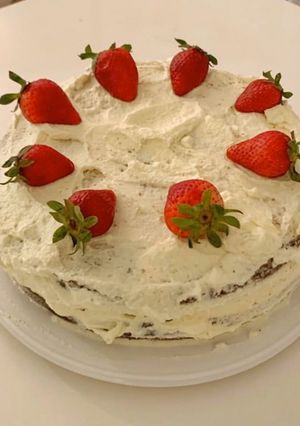 Una foto de Bizcochuelo de frutillas con crema