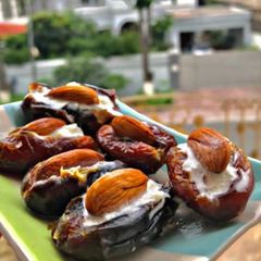 A picture of Stuffed dates.