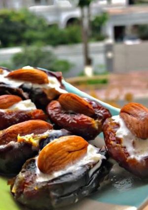A picture of Stuffed dates.