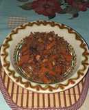 Сладкий плов из коричневого бурого риса с орехами и финиками