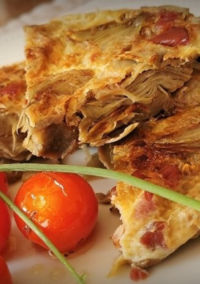 Una foto de Tortilla de Alcachofas con Jamón Ibérico