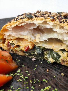 Una foto de Empanada de bacon y espinacas