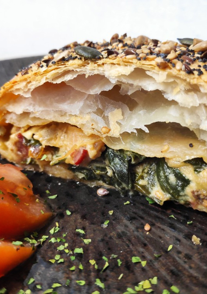 Una foto de Empanada de bacon y espinacas