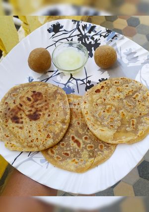 A picture of TIL GUD ROTI / TIL GULACHI POLI.