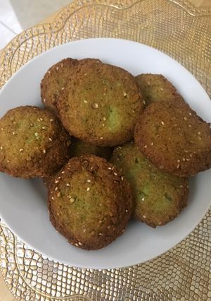 A picture of Tameya (green burger).