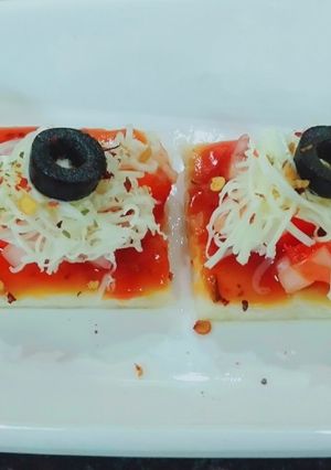 स्कवेर मीनी चीज़ पिज़्ज़ा बाईटस (mini pizza bieat recipe in hindi) रेसिपी मुख्य फोटो