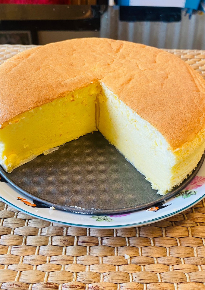 A picture of Japanese Cheesecake 🍰.