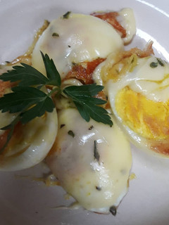 Una foto de Huevos duros para el desayuno diferente