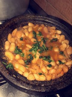 صورة لوصفة فاصولياء ناشفه بالمدر (طريقه يمنيه)
