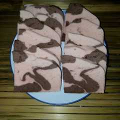 Bolu Strawberry Marmer Kukus রেসিপির প্রধান ছবি