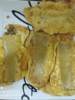 Una foto de Canelones con relleno de Carne molida envueltos en huevo