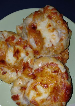 Φωτογραφία της συνταγής 🍕 «Σπιτικά Πιτσάκια με Λουκάνικο – Έτοιμα σε 15 λεπτά!»