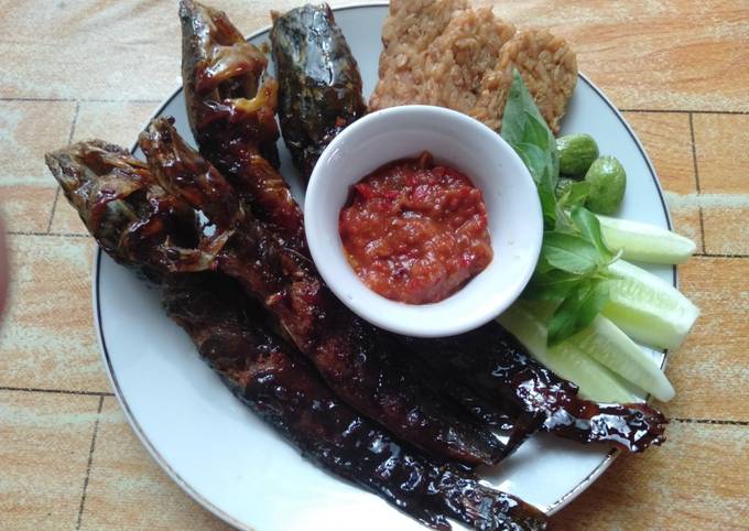 Resep Lele Bakar Teflon Sambel Penyet Oleh Anitatutut Cookpad