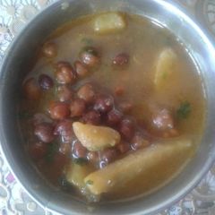 Black chickpeas and potatoes A picture of Black chickpeas and potatoes.
