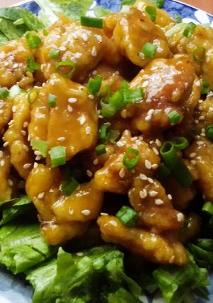 Una foto de Pollo a la Naranja (Orange Chicken)
