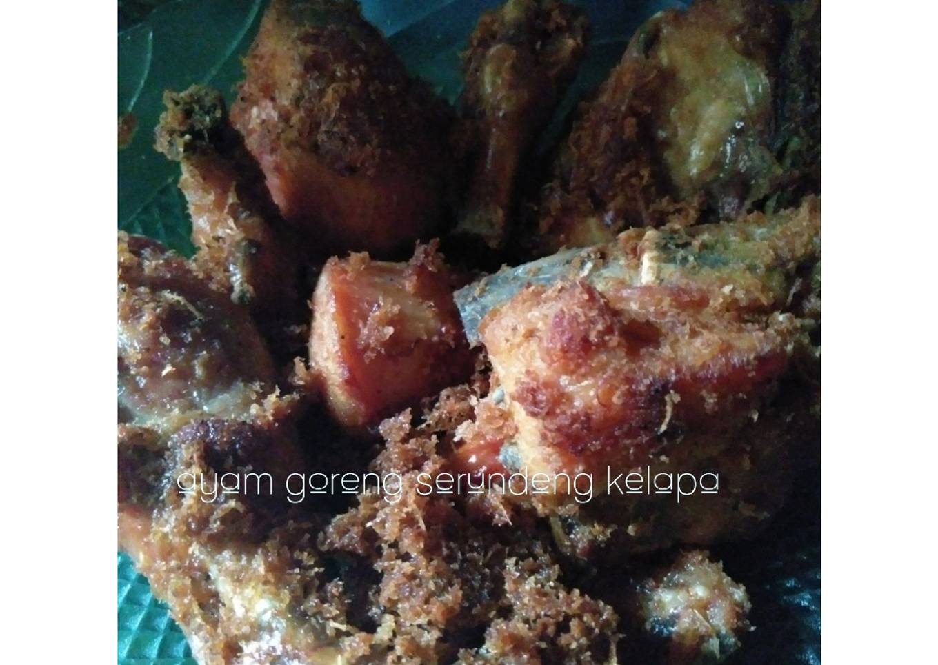 Ayam goreng serundeng kelapa