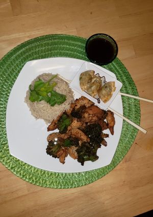 A picture of Hibachi at Home; Chicken & Broccoli.