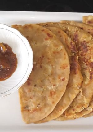 A picture of Acharya paneer paratha.