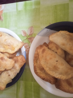 Una foto de Empanadas de carne y jamón y queso