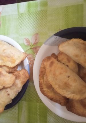 Una foto de Empanadas de carne y jamón y queso