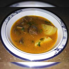 A picture of Alo gosht shorba.