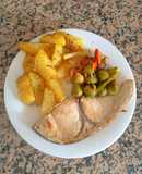 Emperador con patatas y coles de Bruselas