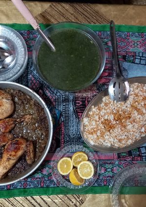 صورة لوصفة ملوخيه مع صينية دجاج بالبصل 😋