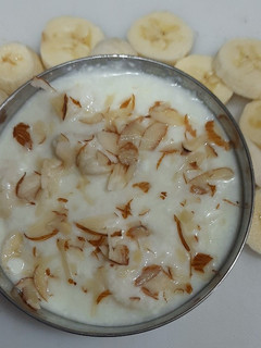 केले का दही रायता (kele ka dahi raita recipe in Hindi) रेसिपी मुख्य फोटो