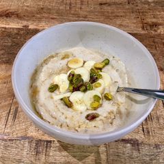 A picture of Porridge with Pistachio & Banana.