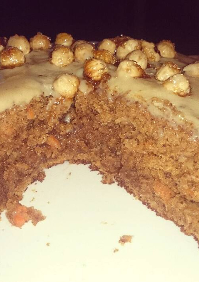 Una foto de Carrot cake con cobertura de chocolate blanco 