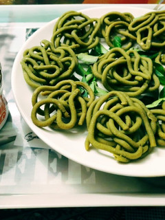 கருவேப்பிலை கிரிஸ்பி முறுக்கு (Kariveppilai crispy murukku recipe in tamil) செய்முறை முக்கிய புகைப்படம்