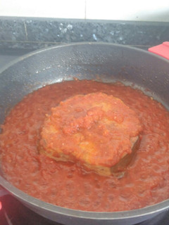 Una foto de Bonito con tomate
