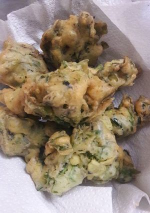 Una foto de Buñuelos de acelga y cebolla de verdeo