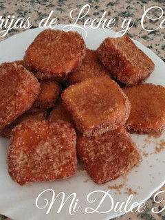 Una foto de Torrijas de Leche, azúcar y canela