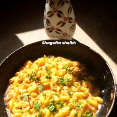 A picture of Double sauces pasta 🍝.