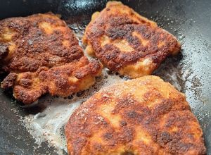 Una foto de Milanesa de pollo rellenas