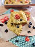 Focaccia allo yogurt con curcuma, pomodorini ed olive