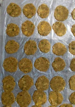 A picture of Aloo papad.