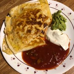 A picture of Easy Chicken Quesadillas.