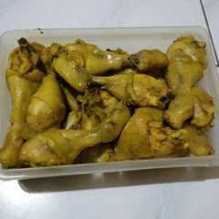 รูปของ Ayam bumbu kuning (siap goreng)