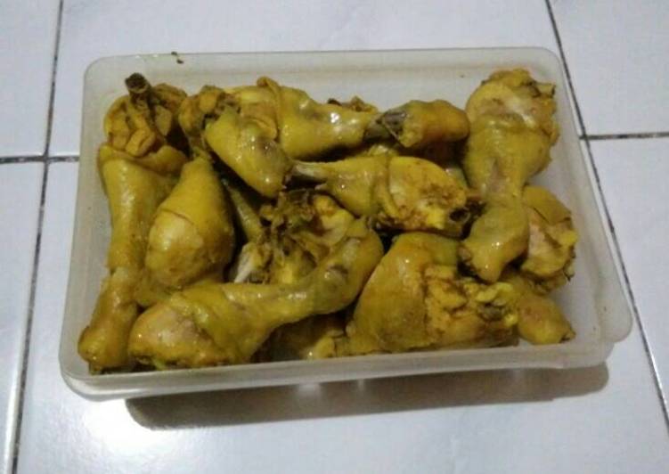 Resep Ayam bumbu kuning (siap goreng) oleh Astri Widiyanti 