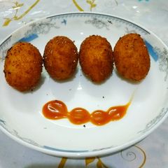 A picture of Chicken bread rolls.