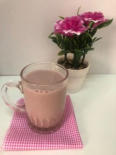 صورة لوصفة ميلك شيك صحي 🥑🍌🍓