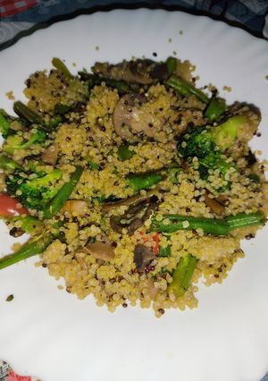 Una foto de Quinoa con verduritas